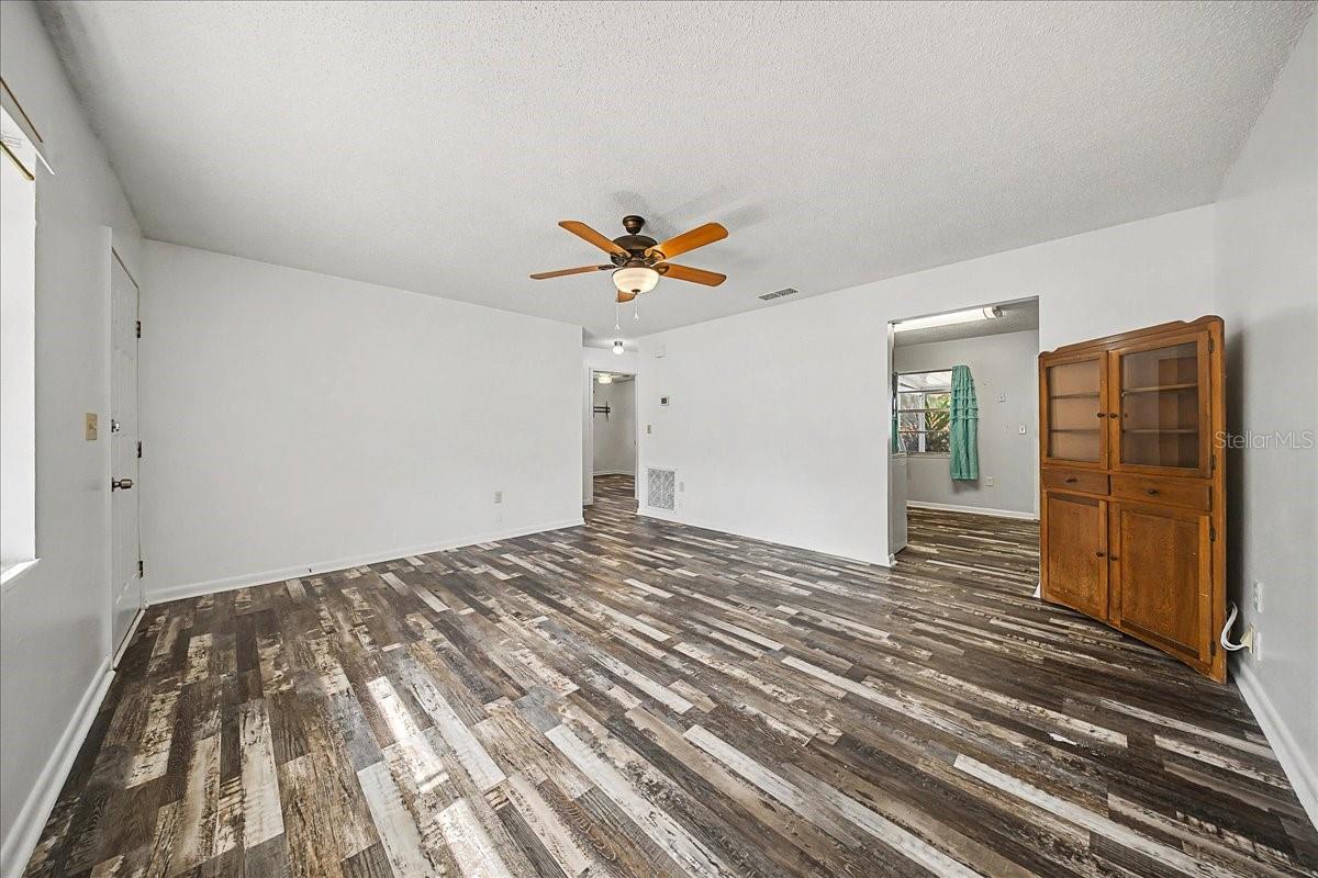 Image 11 of 17 For 415 First Drive