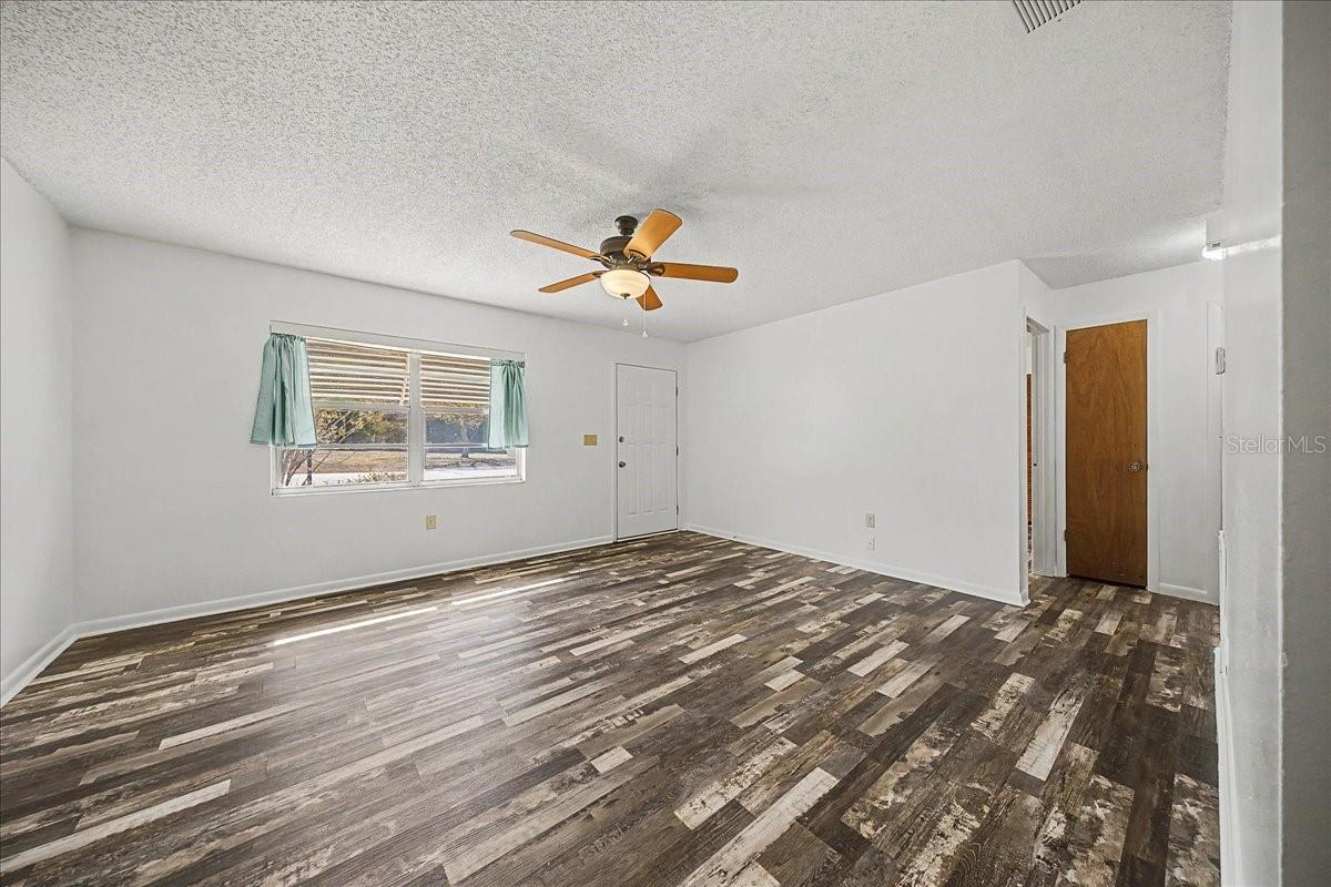 Image 12 of 17 For 415 First Drive