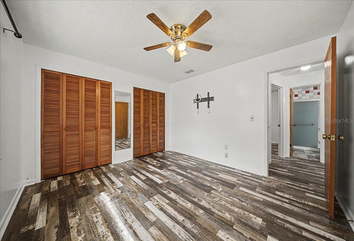 Image 16 of 17 For 415 First Drive