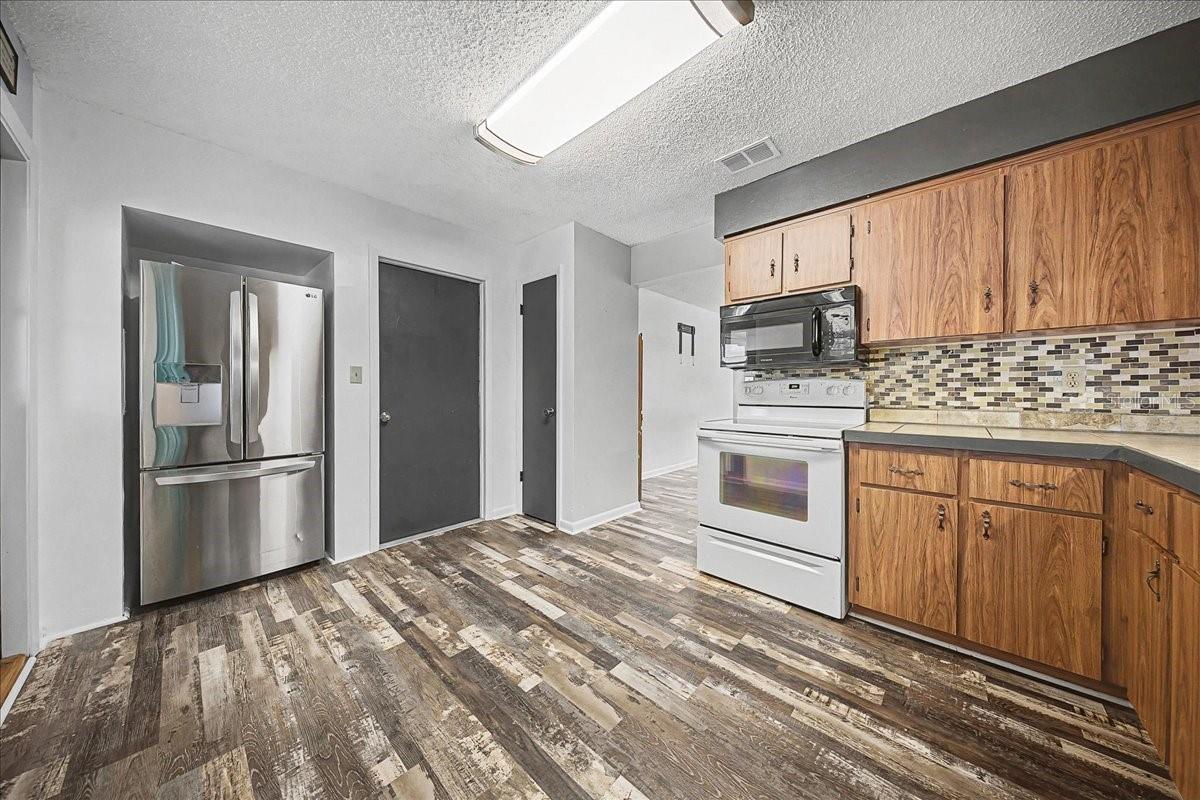 Image 7 of 17 For 415 First Drive