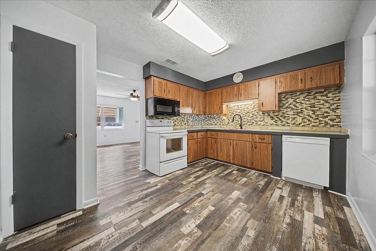 Image 8 of 17 For 415 First Drive