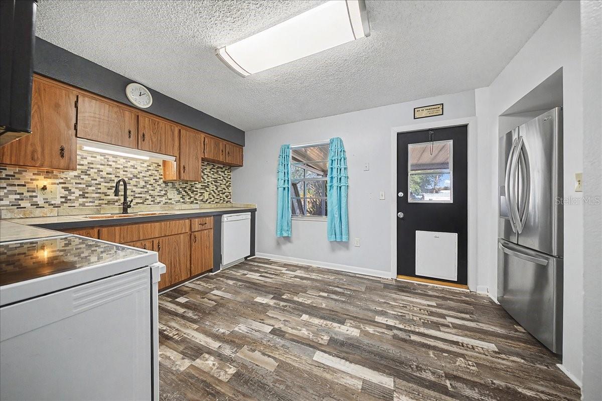 Image 9 of 17 For 415 First Drive