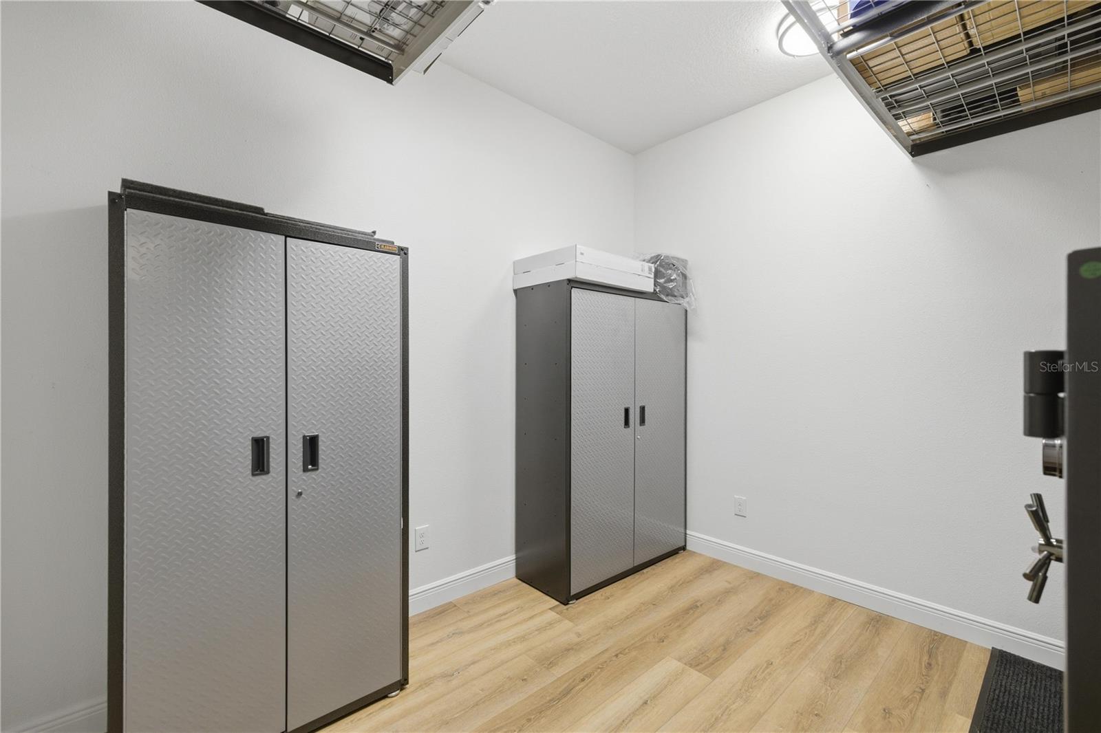 Image 18 of 59 For 5491 Dray Drive