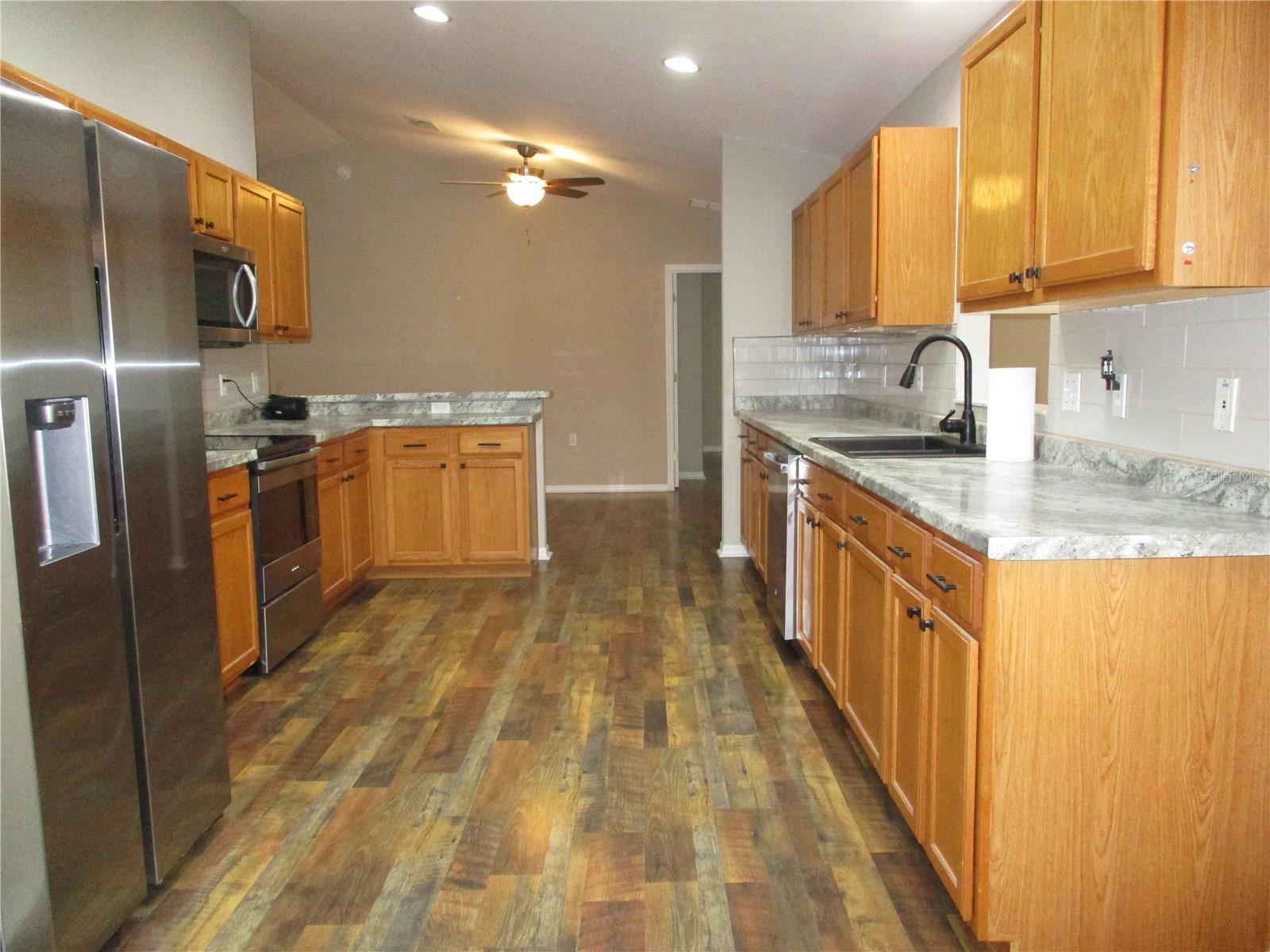 Image 5 of 75 For 11536 140th Loop