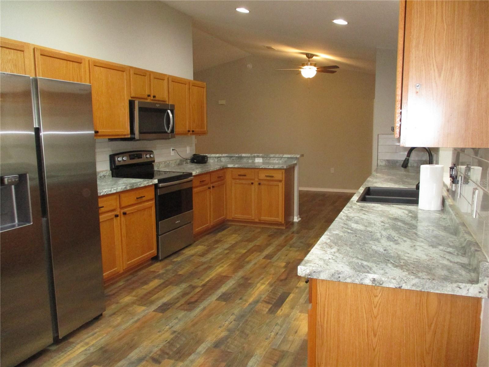 Image 7 of 75 For 11536 140th Loop