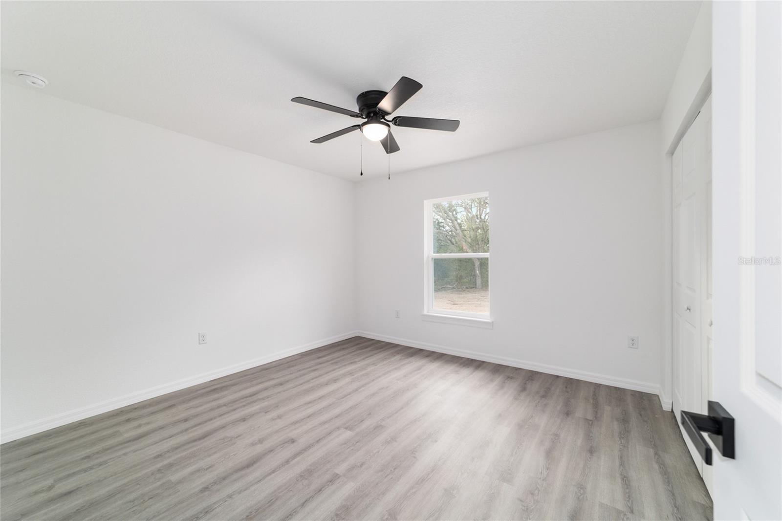 Image 25 of 37 For 1922 Little Cliffs Drive