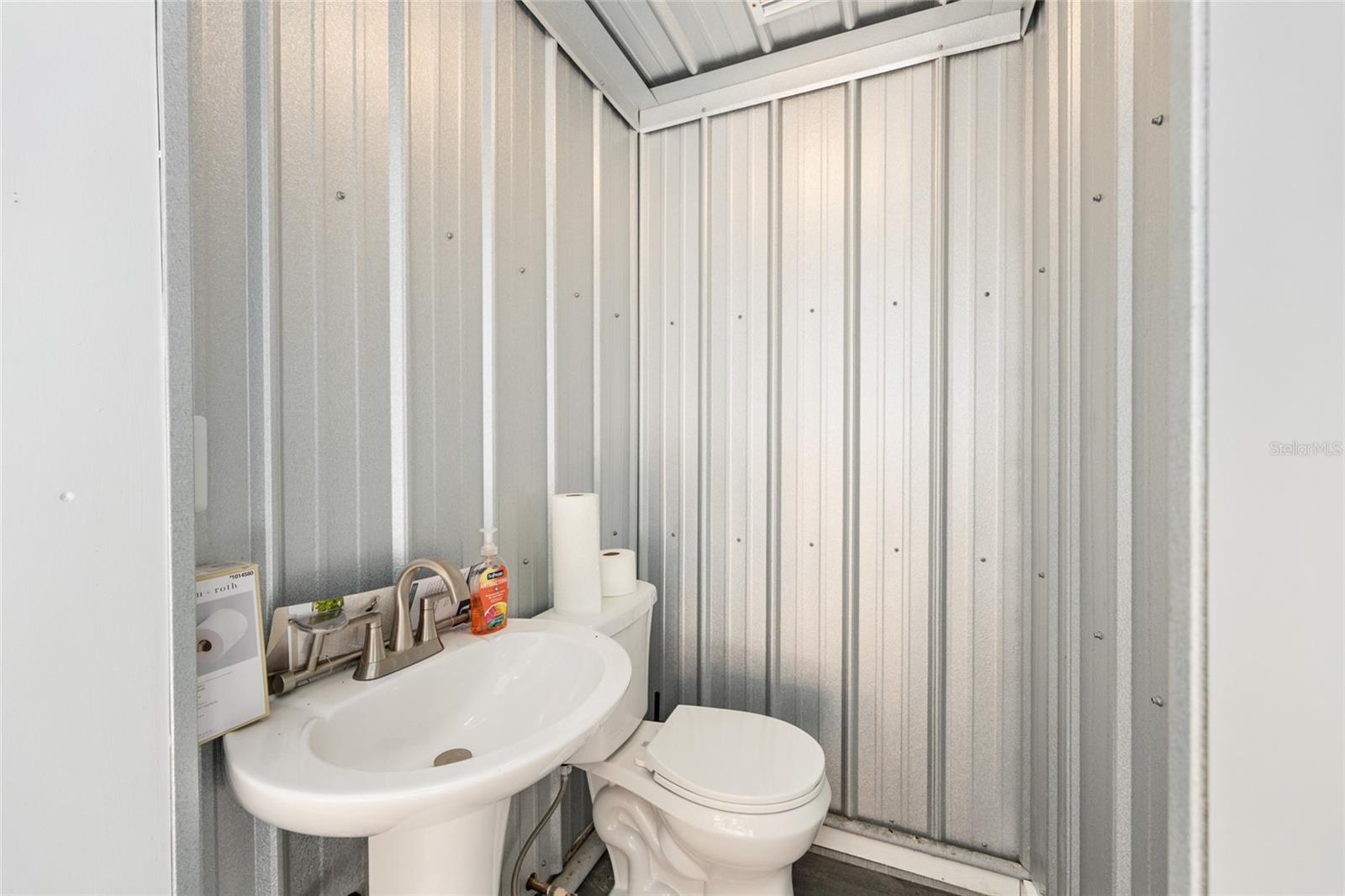 Image 22 of 44 For 818 North Magnolia Ave