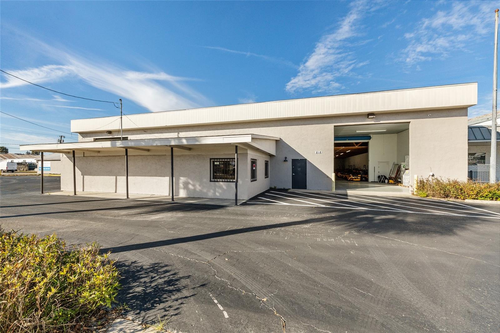 Image 3 of 44 For 818 North Magnolia Ave