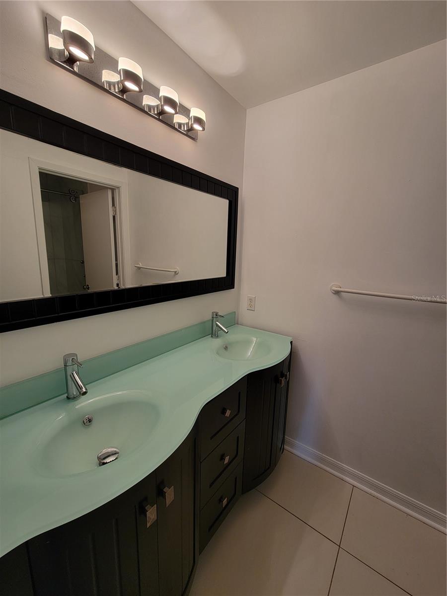 Image 10 of 12 For 2601 Archer Road 302