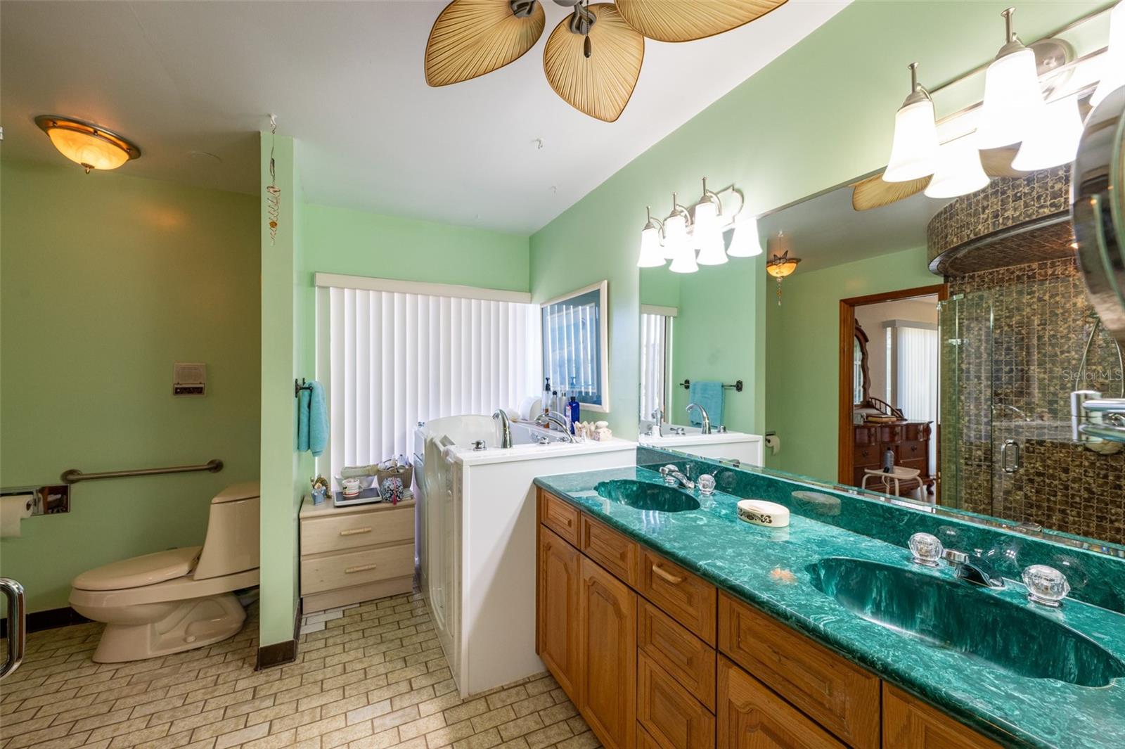 Image 18 of 40 For 620 Lake Kathryn Circle