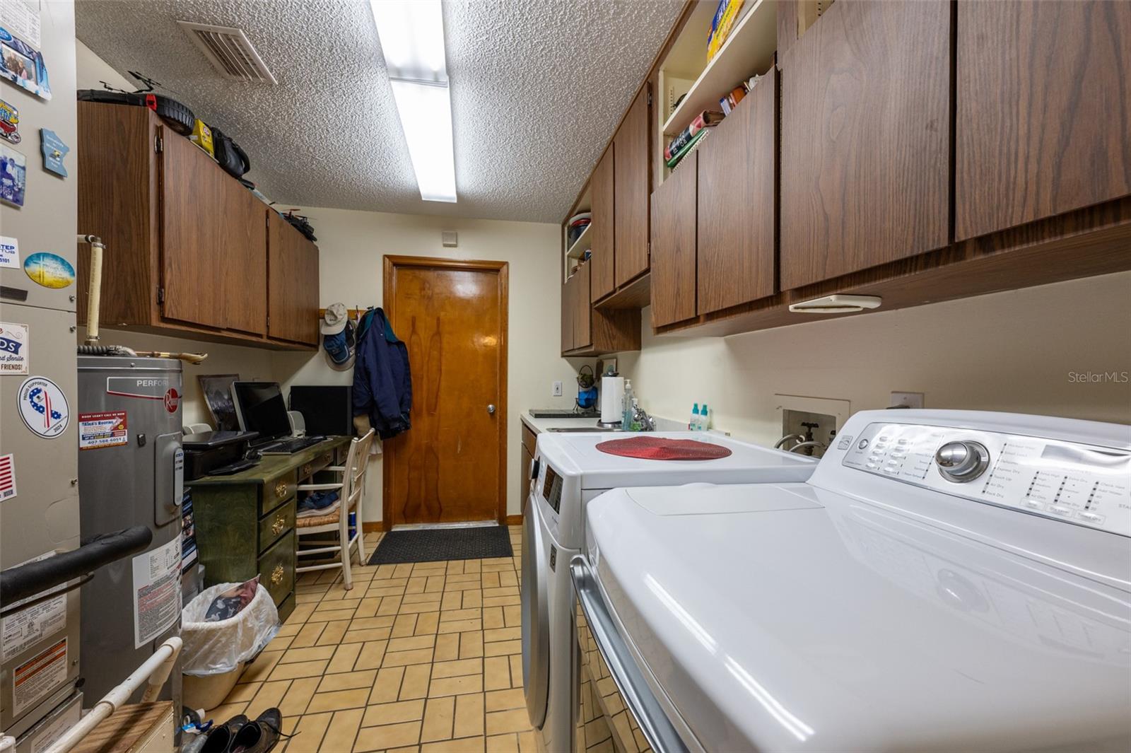 Image 25 of 40 For 620 Lake Kathryn Circle