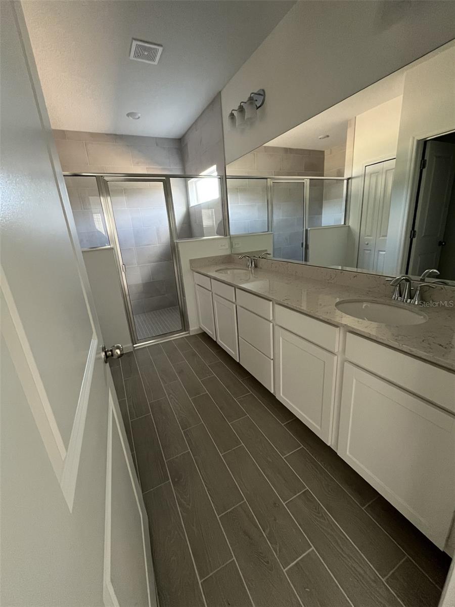 Image 19 of 70 For 19735 77th Loop