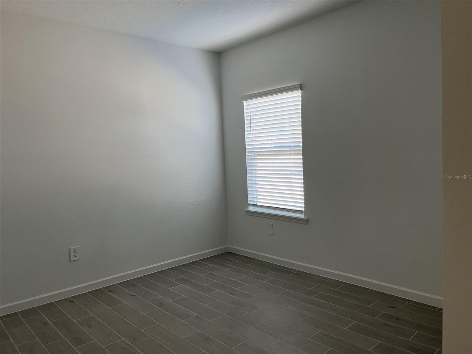 Image 32 of 70 For 19735 77th Loop