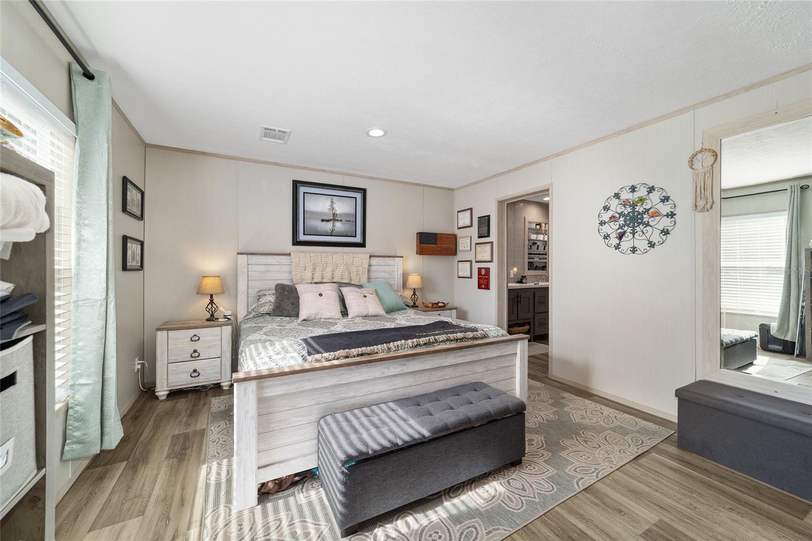 Image 29 of 76 For 18427 60th Street