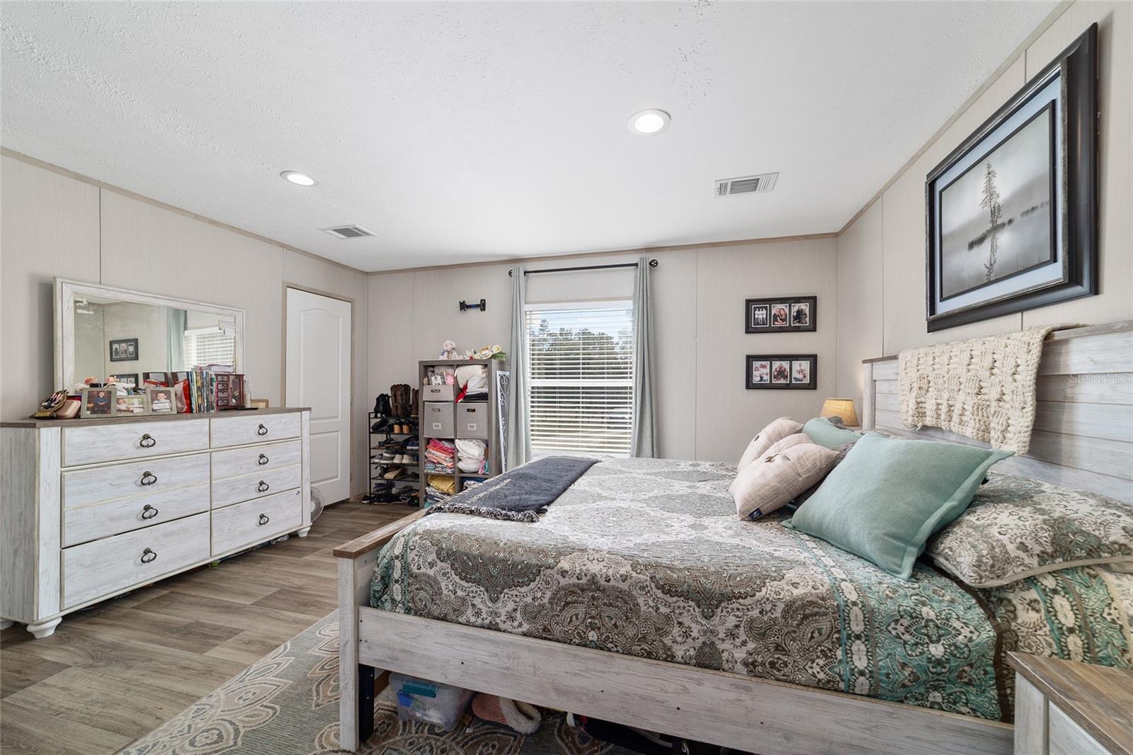 Image 30 of 76 For 18427 60th Street