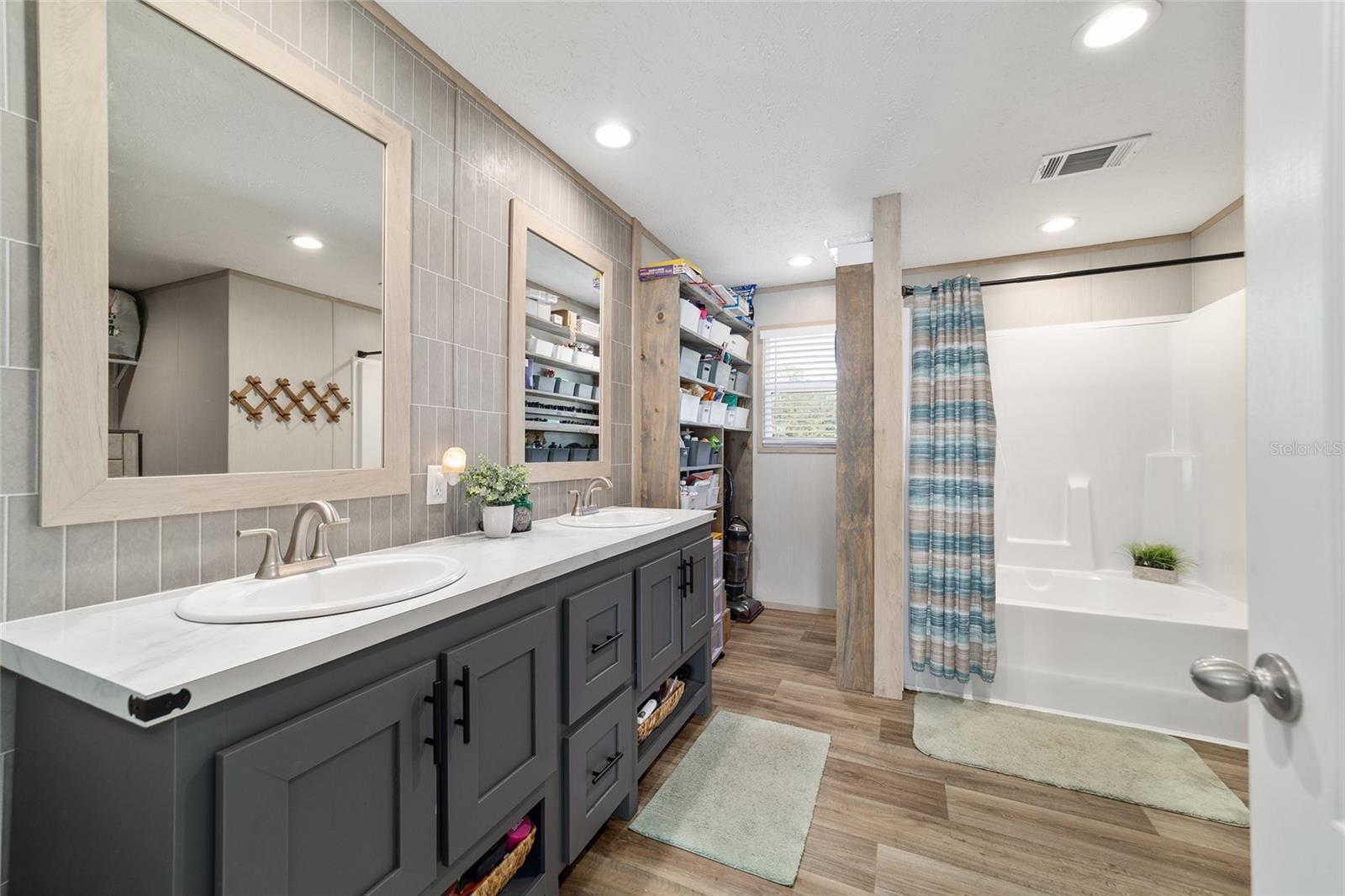 Image 33 of 76 For 18427 60th Street