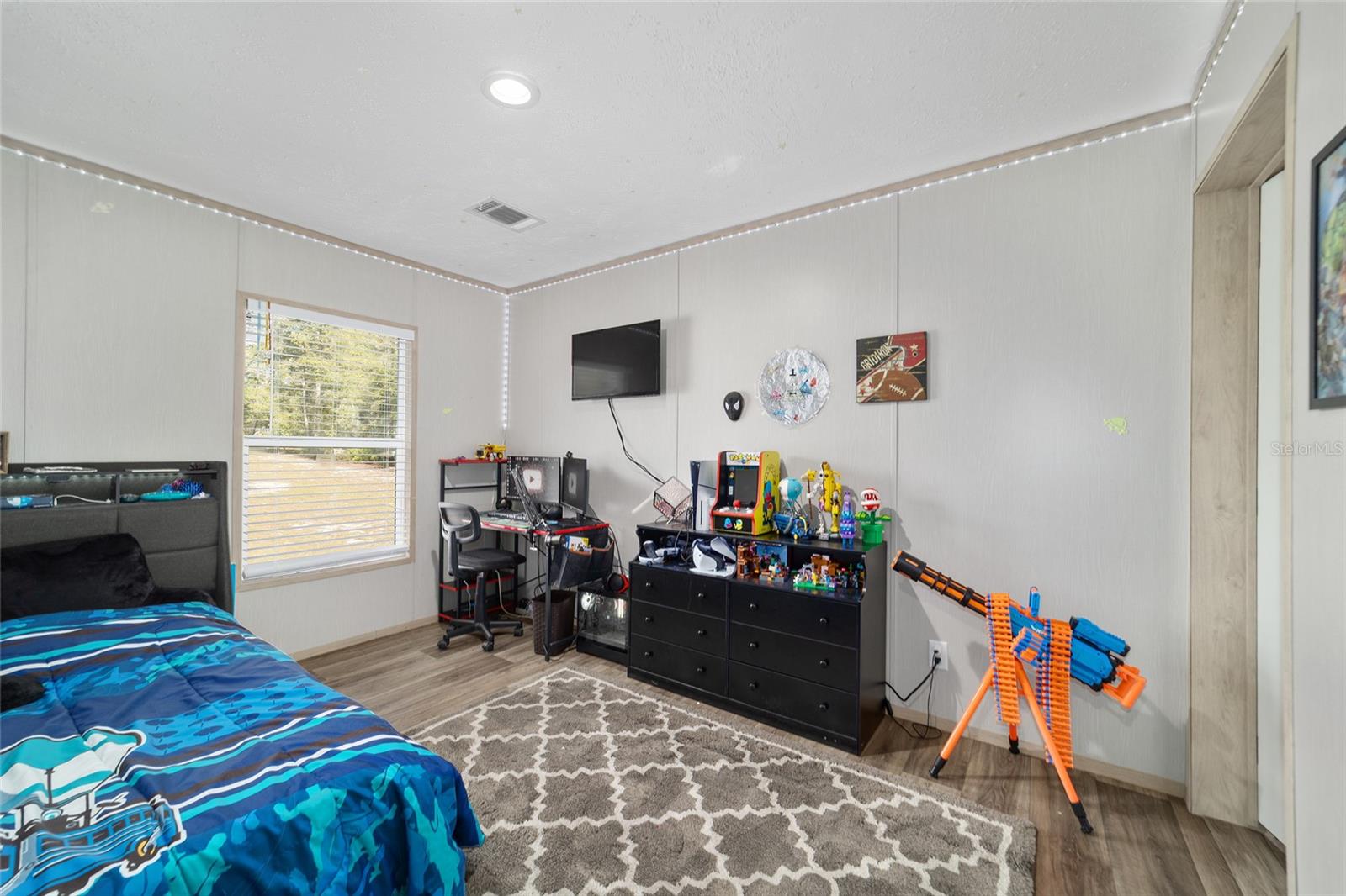 Image 44 of 76 For 18427 60th Street