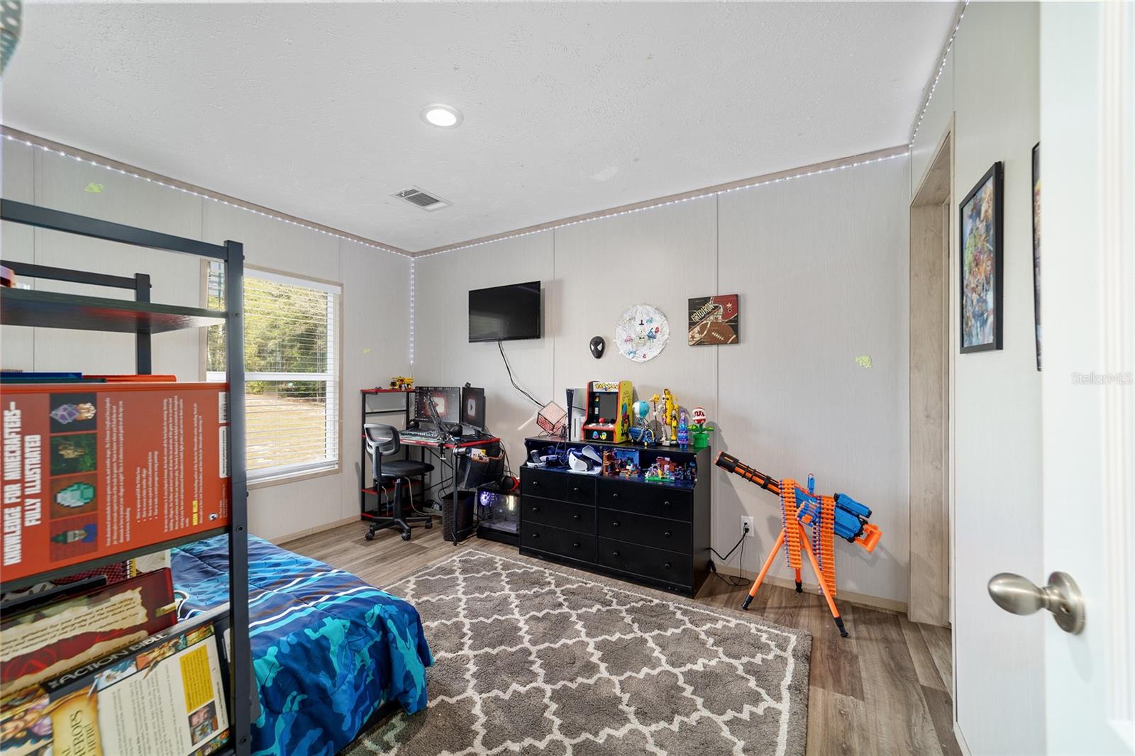 Image 46 of 76 For 18427 60th Street