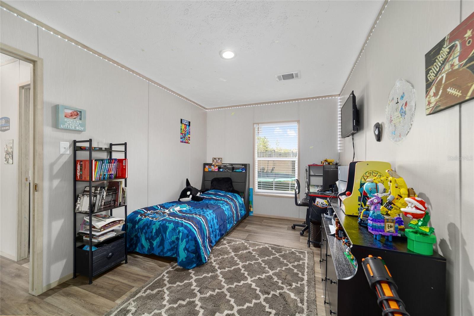 Image 47 of 76 For 18427 60th Street