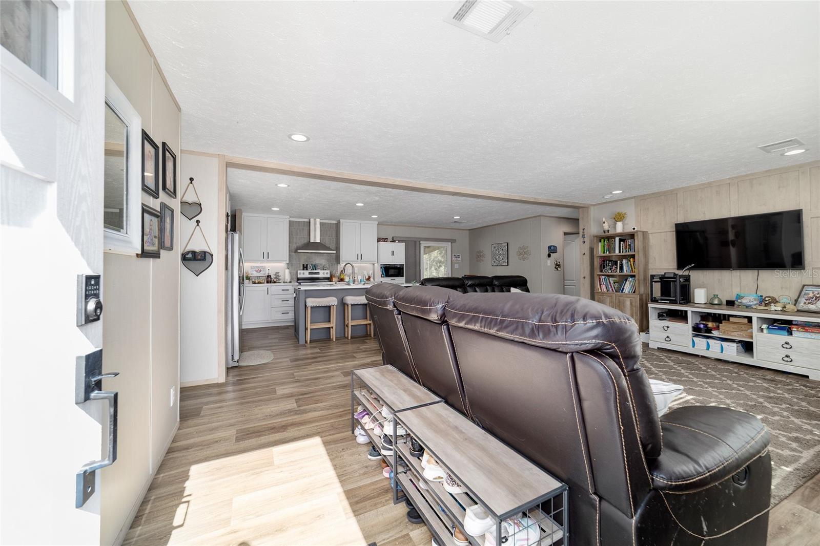 Image 6 of 76 For 18427 60th Street