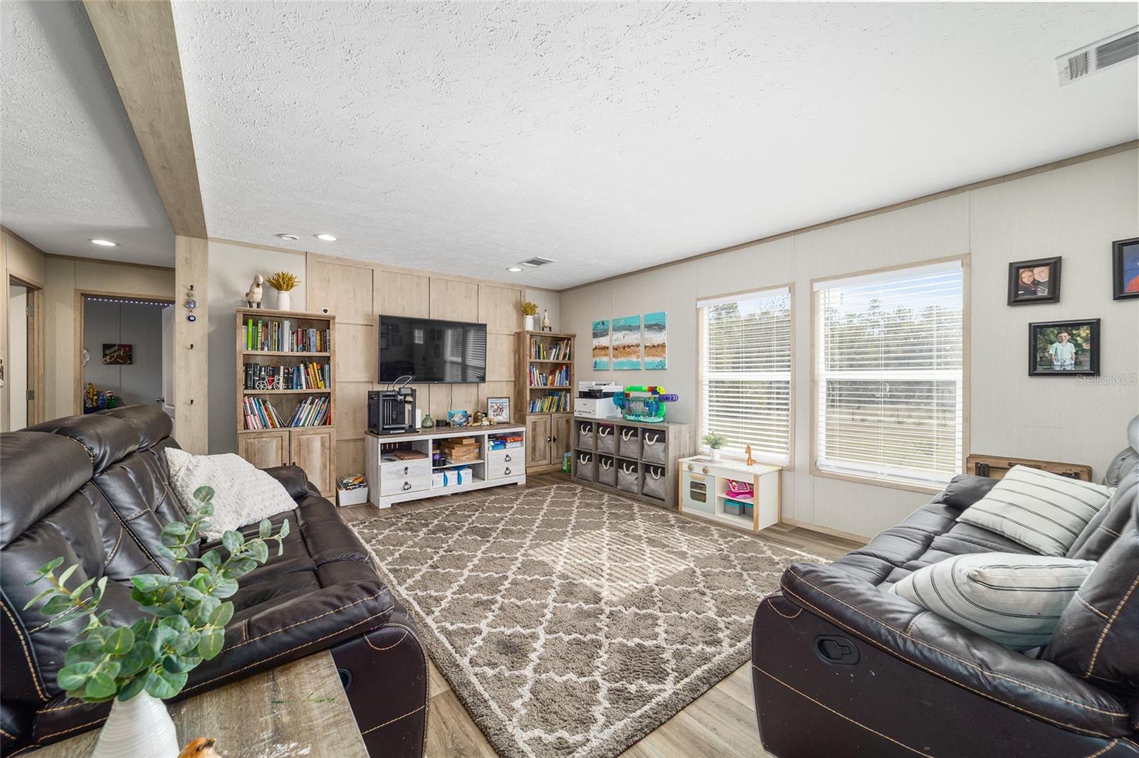 Image 8 of 76 For 18427 60th Street