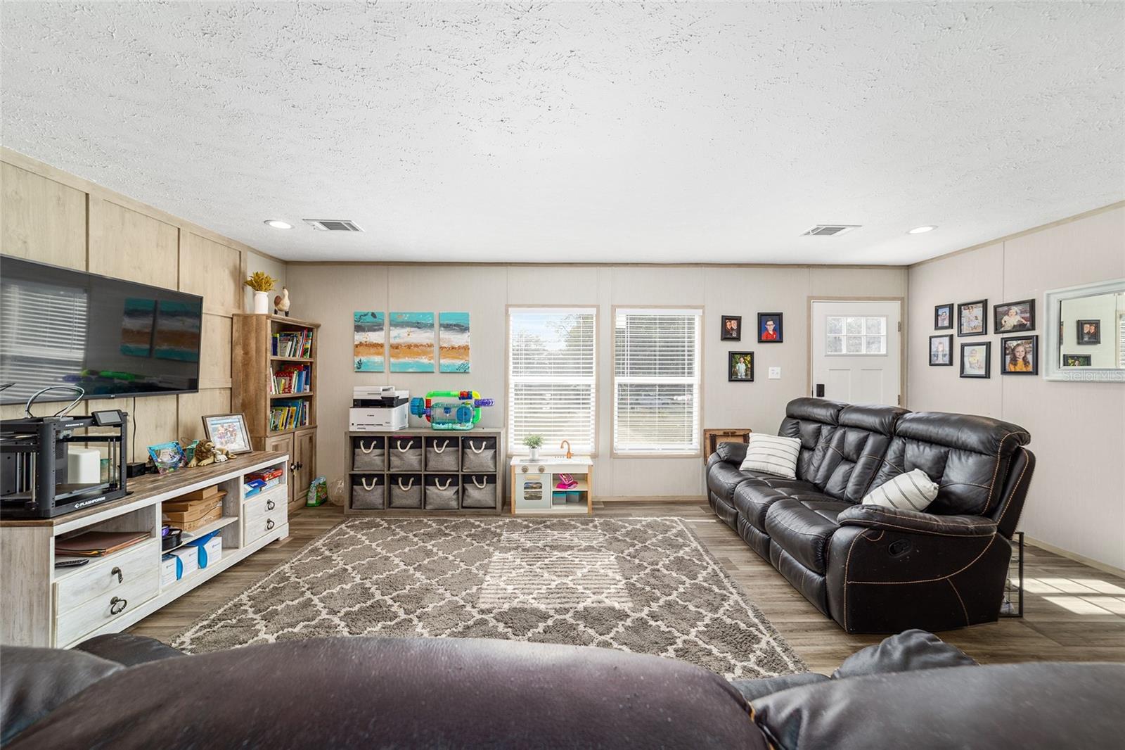 Image 9 of 76 For 18427 60th Street