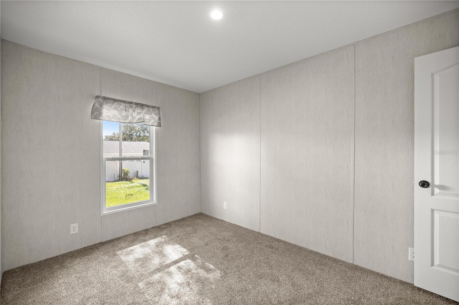 Image 23 of 33 For 1560 162nd Street