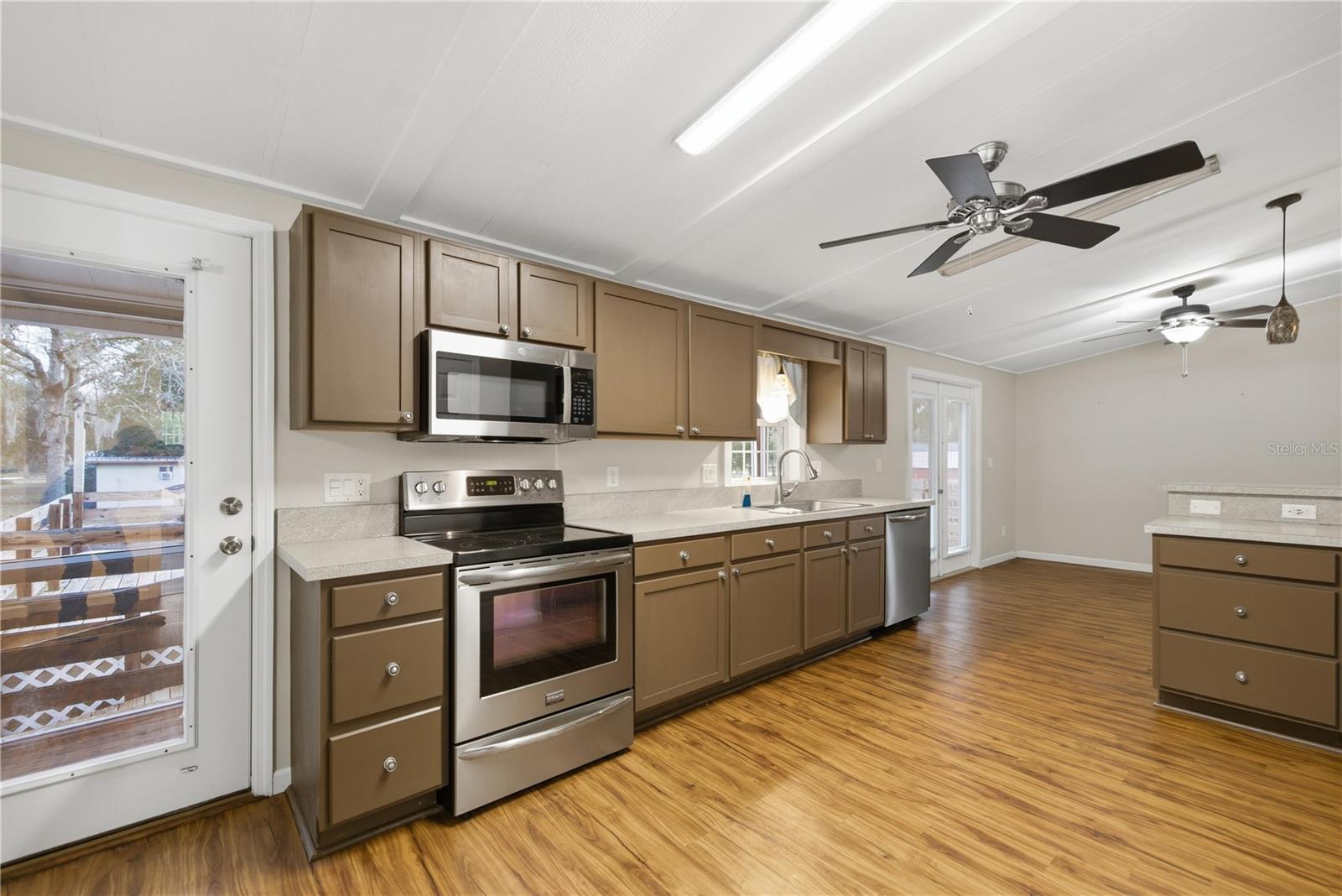 Image 12 of 33 For 14620 95th Avenue