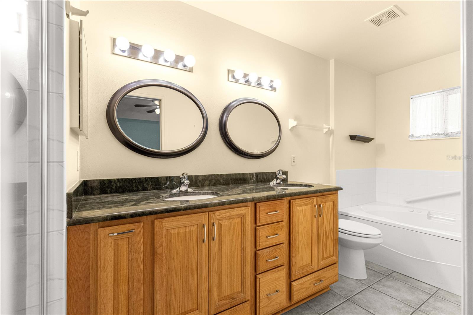 Image 20 of 51 For 10501 60th Terrace