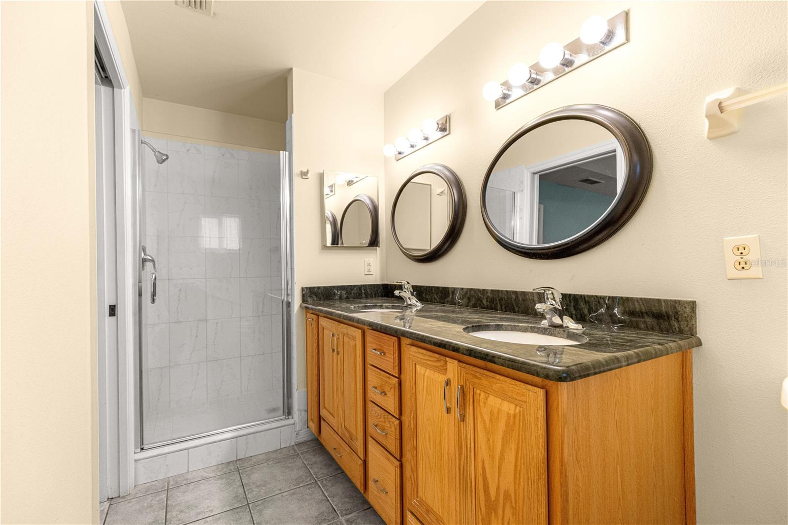 Image 22 of 51 For 10501 60th Terrace