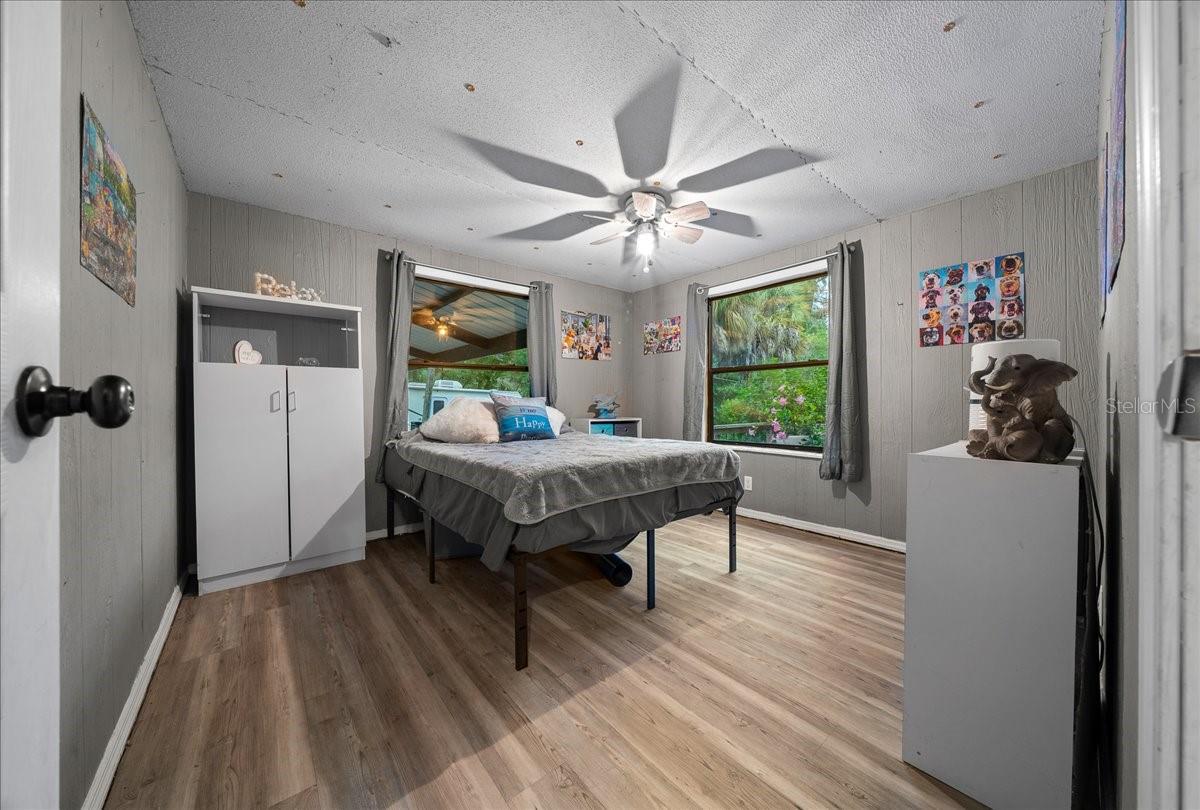 Image 17 of 44 For 454 117th Court