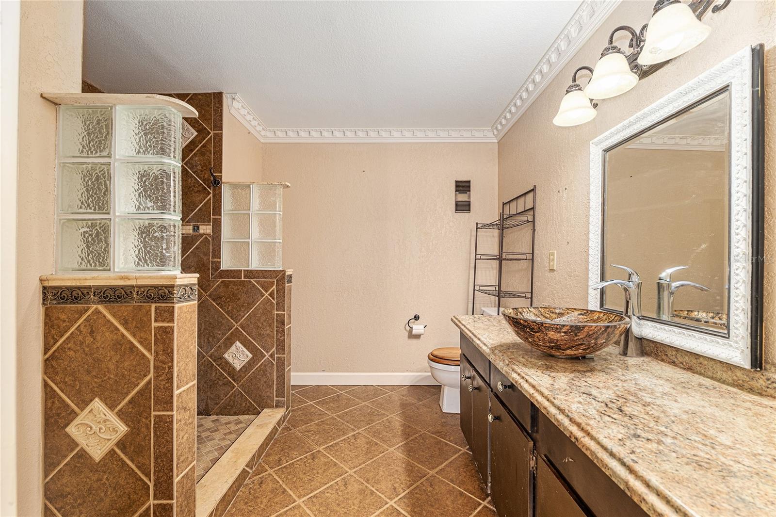 Image 26 of 46 For 9951 88th Court Road C