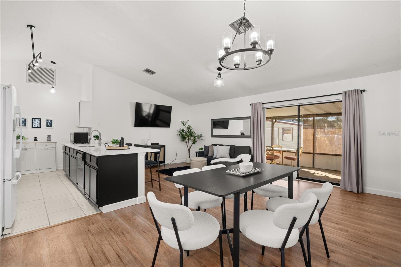 Image 11 of 53 For 3909 El Rado Avenue