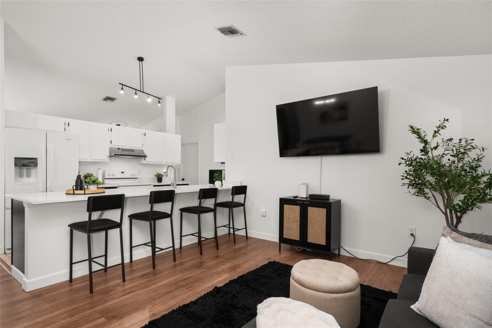 Image 13 of 53 For 3909 El Rado Avenue