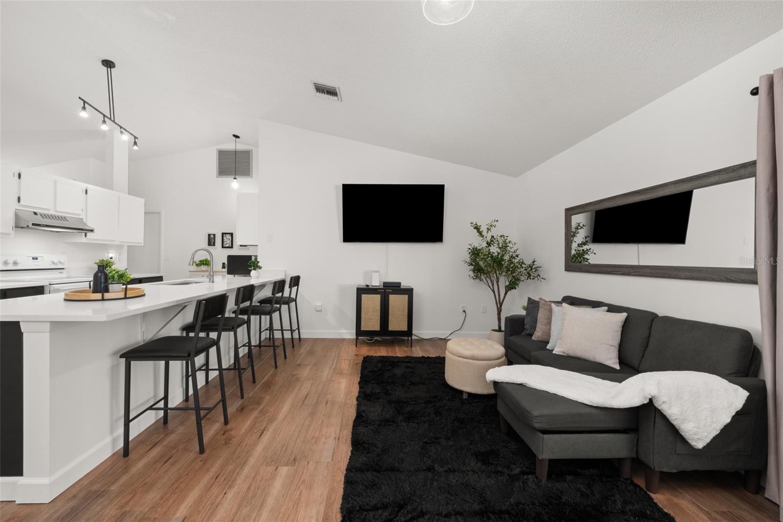 Image 14 of 53 For 3909 El Rado Avenue