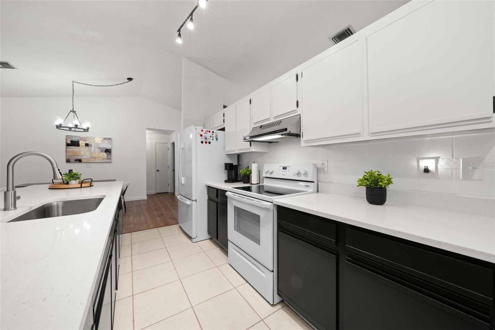 Image 18 of 53 For 3909 El Rado Avenue