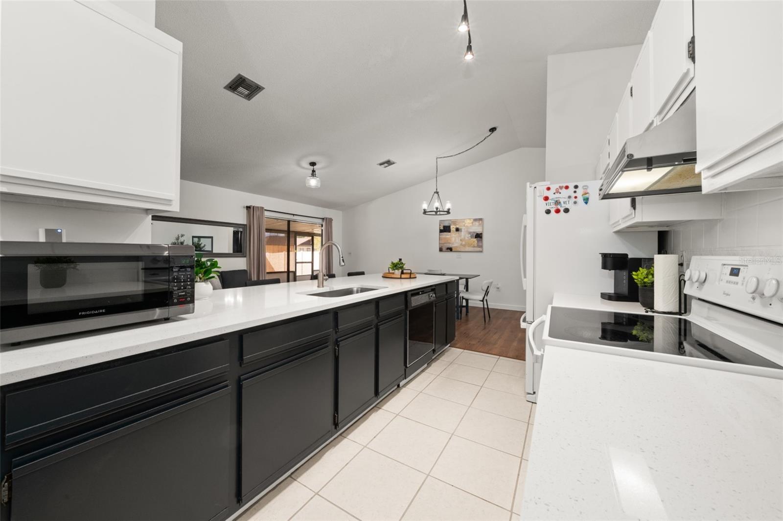 Image 19 of 53 For 3909 El Rado Avenue