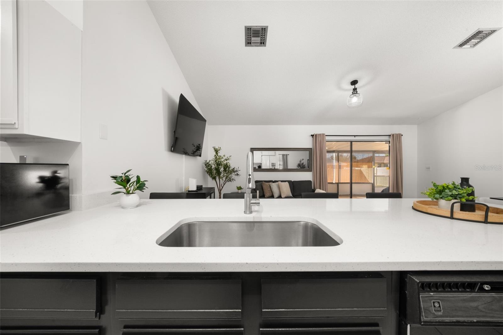 Image 20 of 53 For 3909 El Rado Avenue