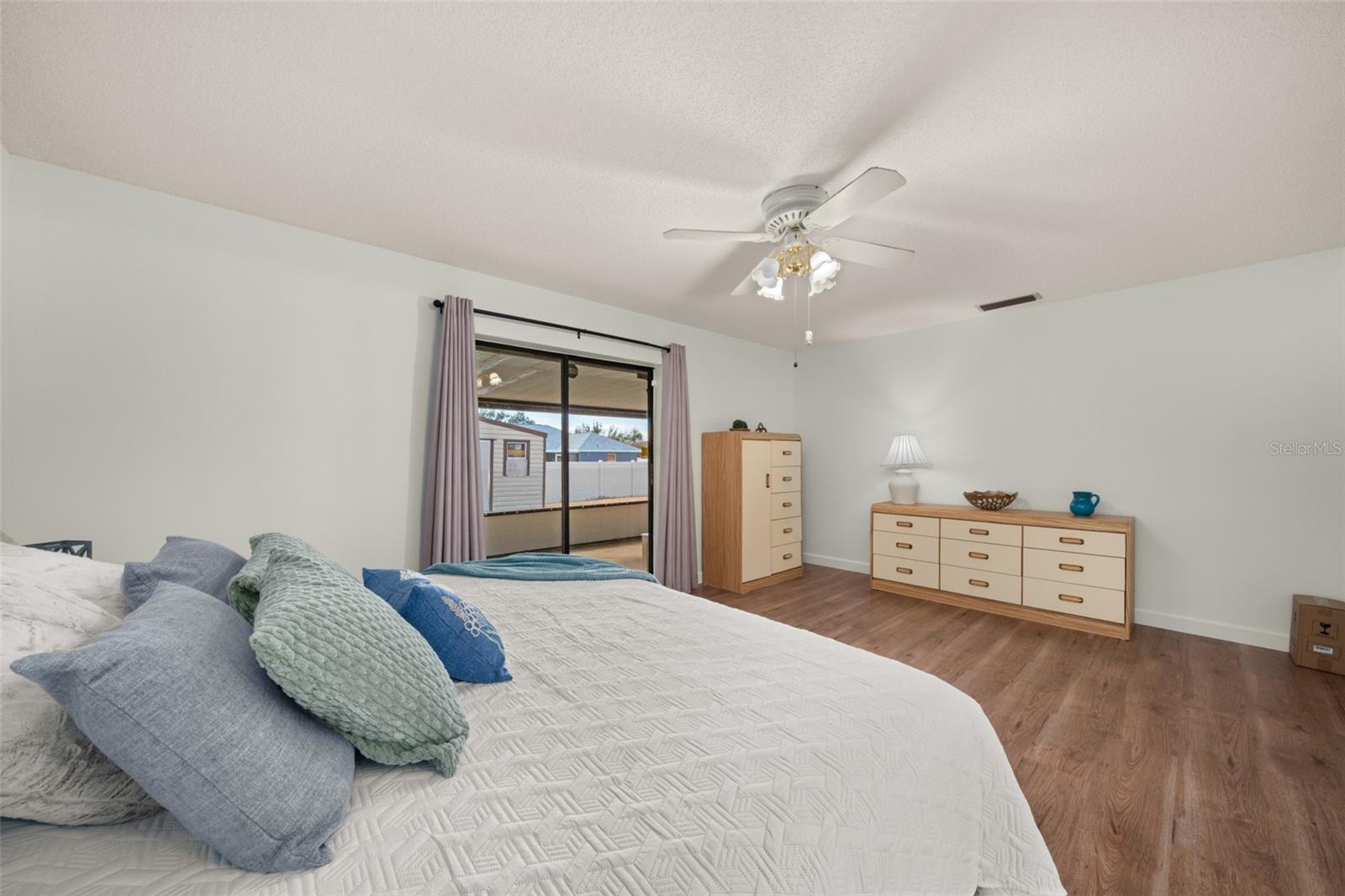 Image 26 of 53 For 3909 El Rado Avenue