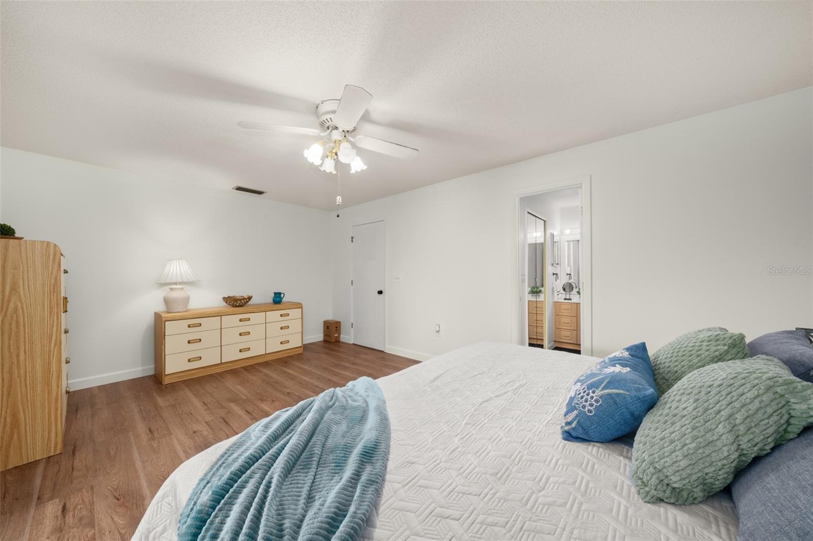 Image 27 of 53 For 3909 El Rado Avenue