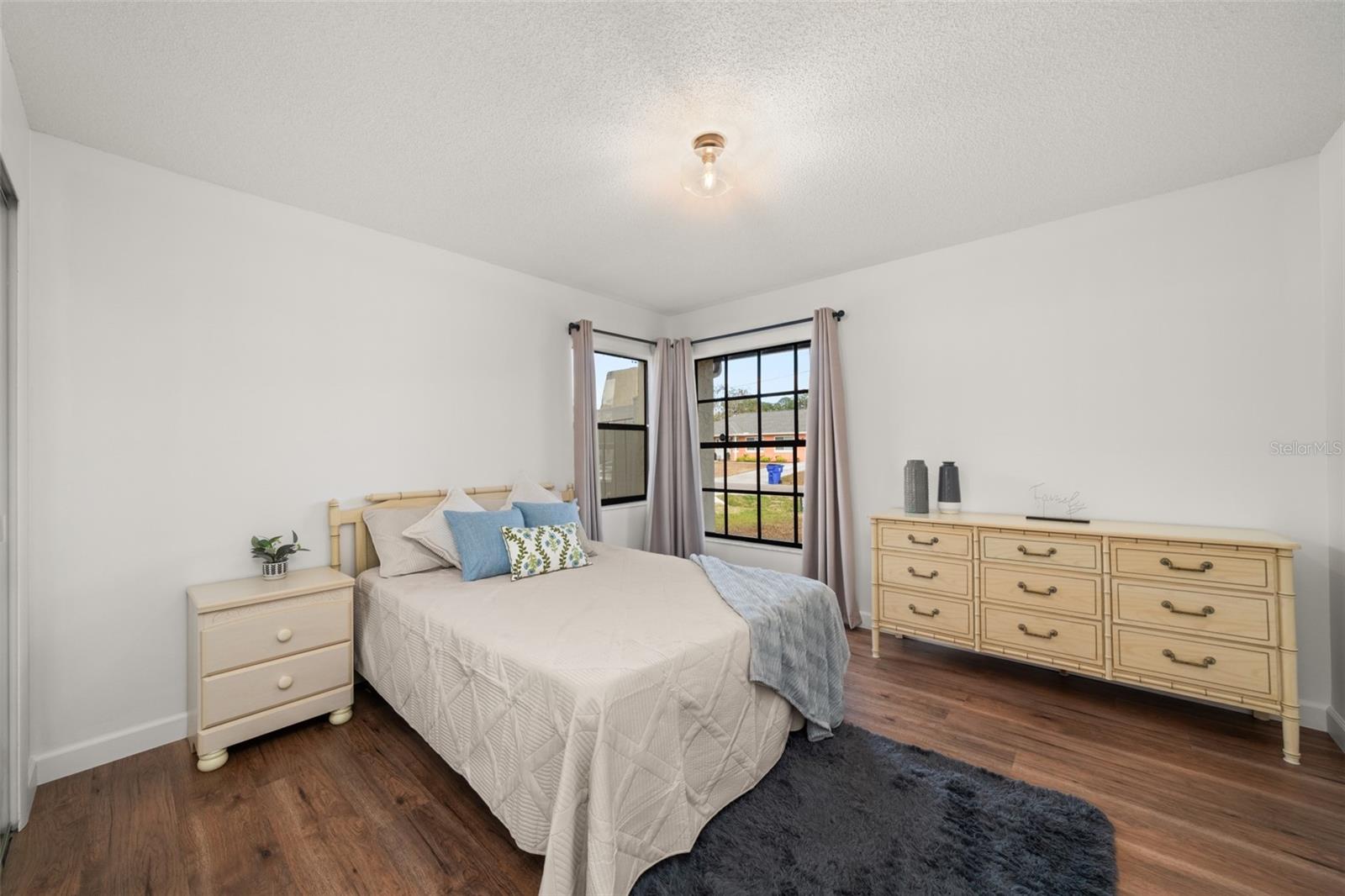 Image 33 of 53 For 3909 El Rado Avenue