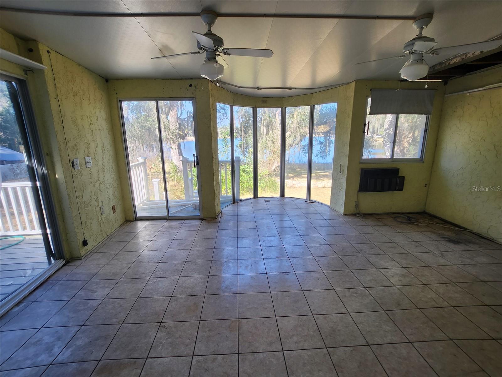 Image 11 of 84 For 25 Emerald Drive