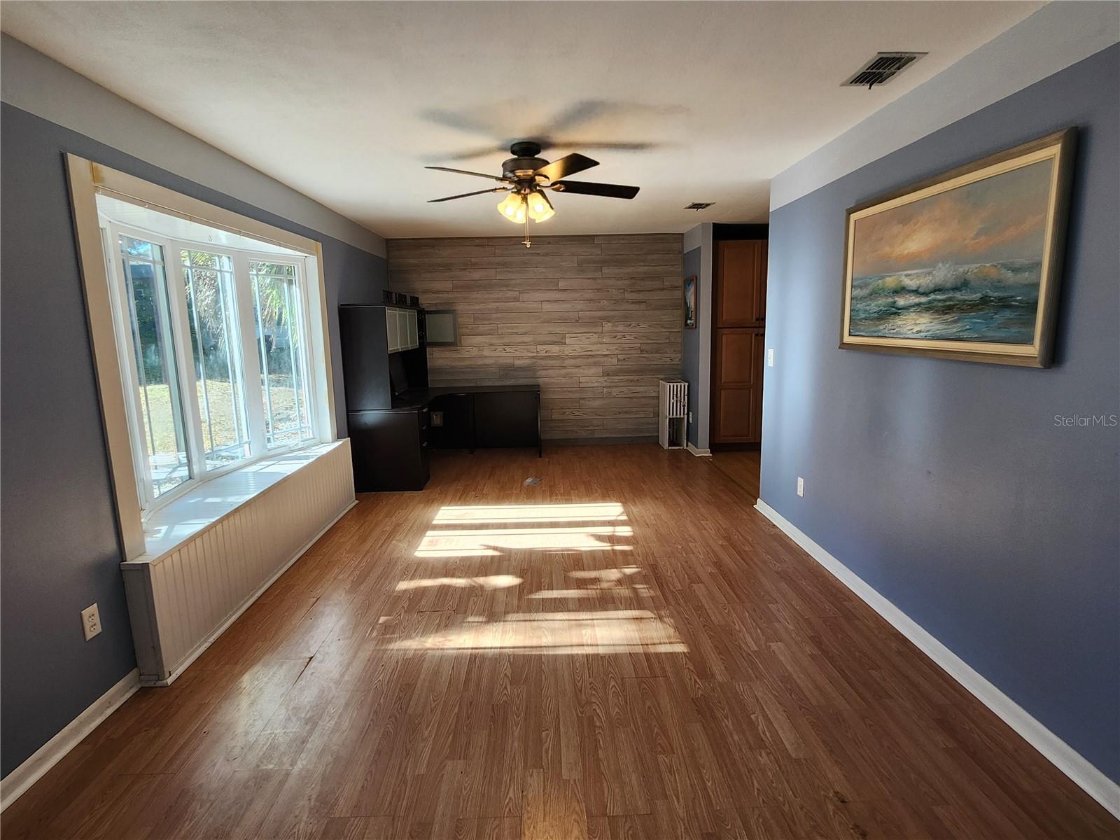 Image 13 of 84 For 25 Emerald Drive