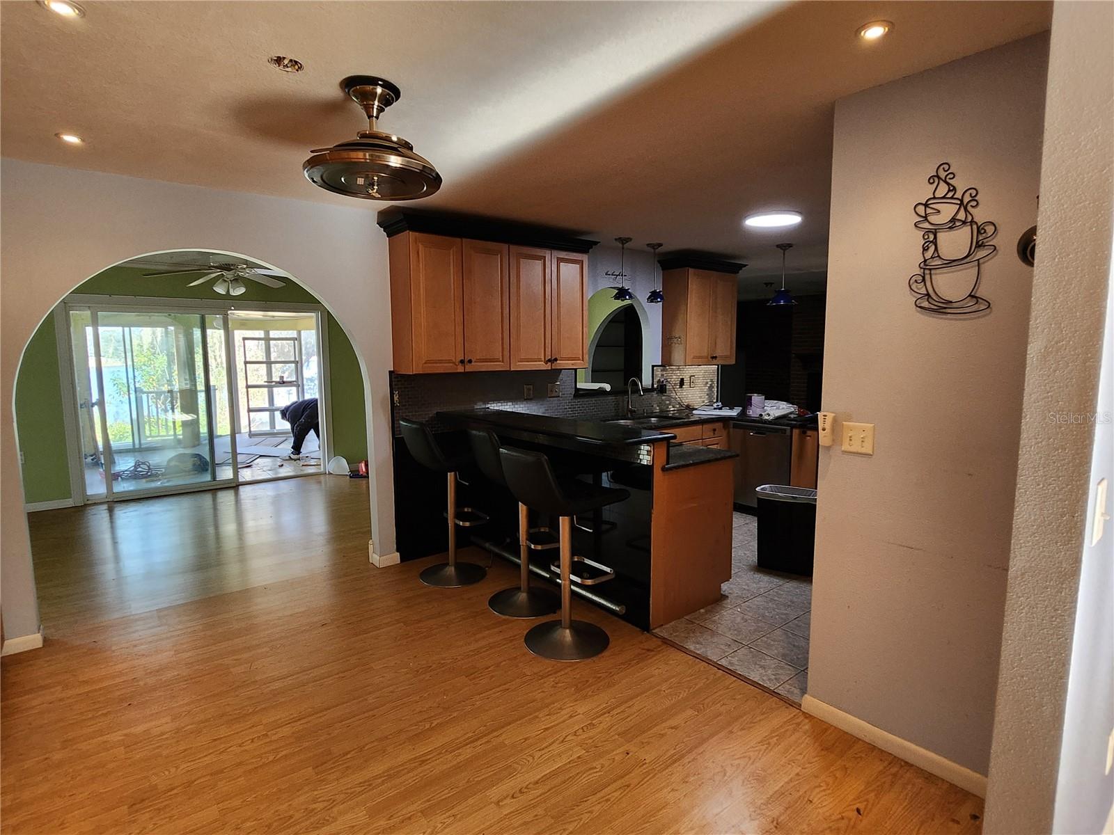 Image 21 of 84 For 25 Emerald Drive