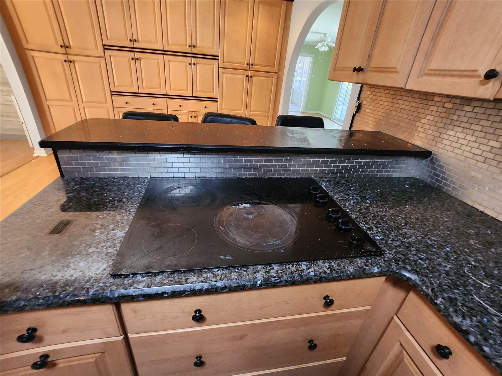 Image 23 of 84 For 25 Emerald Drive