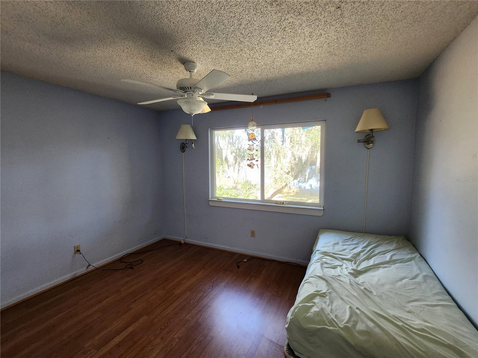 Image 25 of 84 For 25 Emerald Drive