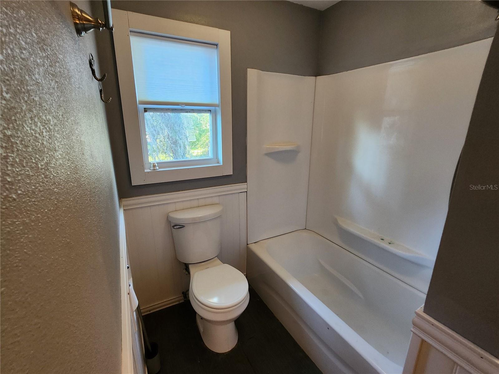 Image 29 of 84 For 25 Emerald Drive