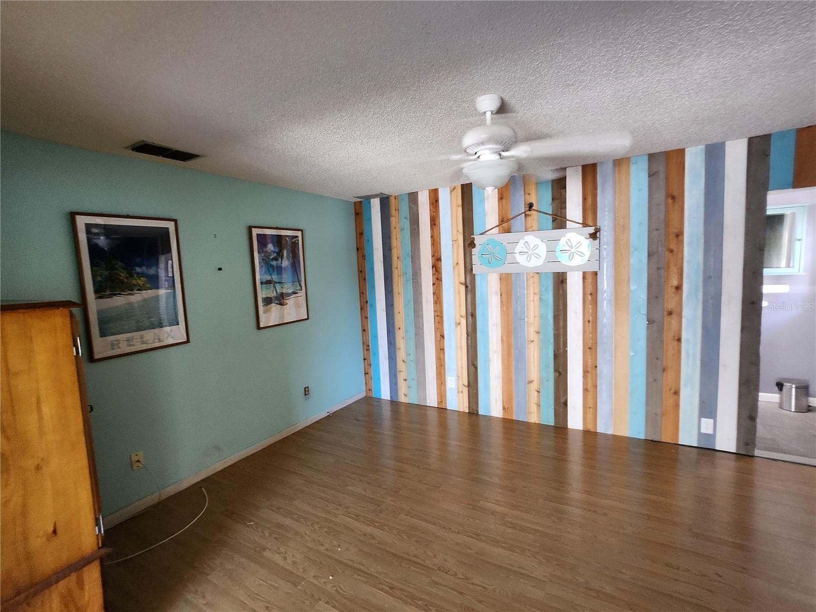 Image 33 of 84 For 25 Emerald Drive