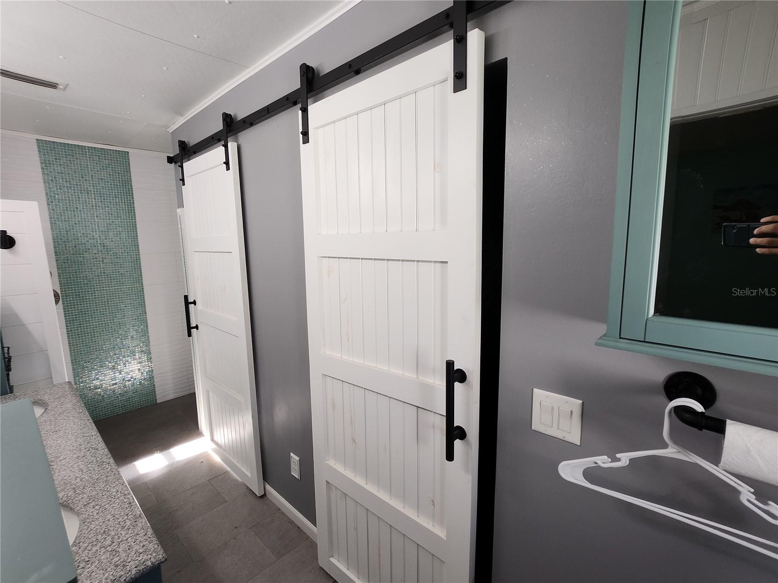 Image 37 of 84 For 25 Emerald Drive