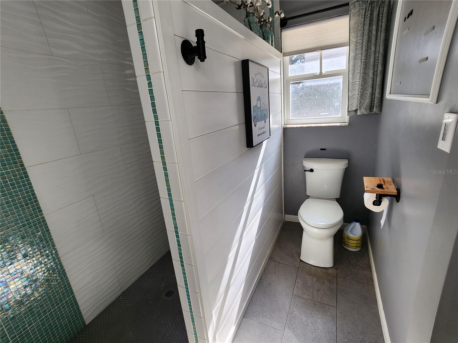 Image 39 of 84 For 25 Emerald Drive